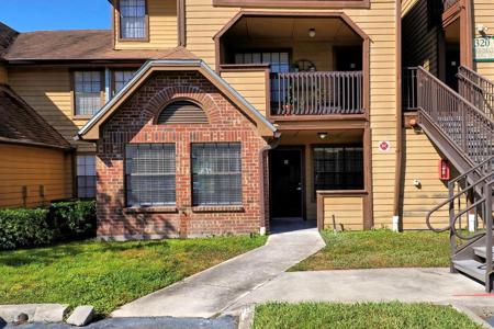 320 BLACK OAK COURT
