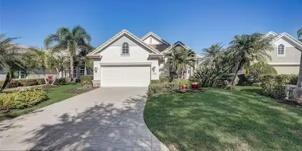 6515 OAKLAND HILLS DRIVE