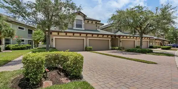 6560 MOORINGS POINT