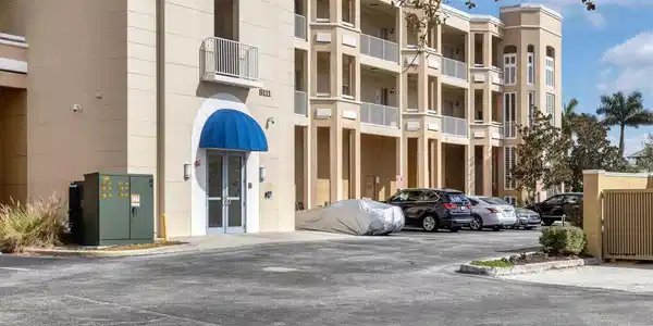 8111 LAKEWOOD MAIN
