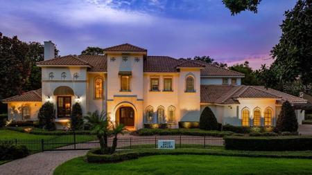 2211 AZALEA PLACE