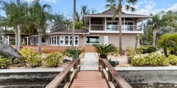 40 NW 12TH AVENUE