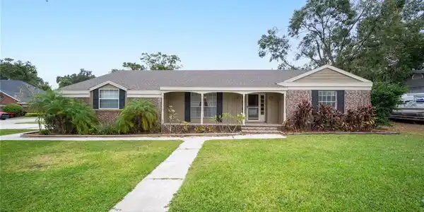 1602 LAKEWOOD DRIVE N