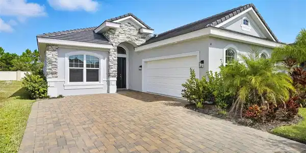14 DEL PALMA DRIVE