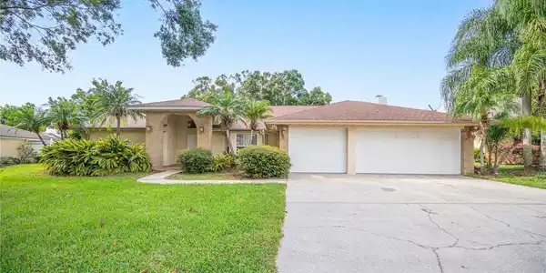 856 STRATFORD DRIVE