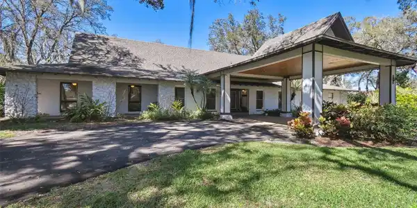 200 SWEETWATER CLUB COURT