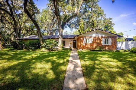 1004 GREGORY DRIVE