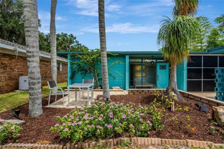 10 LIVE OAK AVENUE