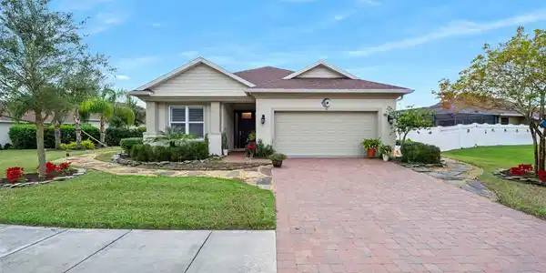 10 GRAHAM WOODS PLACE