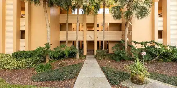610 CRANES WAY