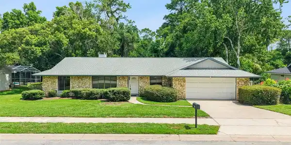 211 HICKORY DRIVE