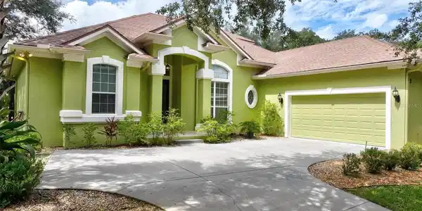 5 N VILLAGE DRIVE