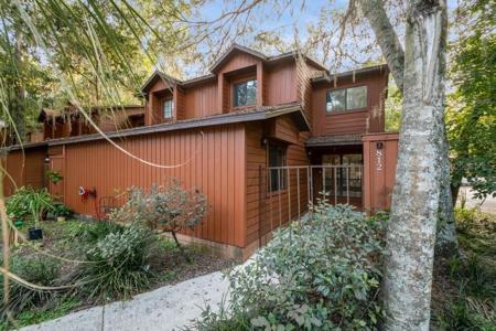 812 SW 55TH TERRACE