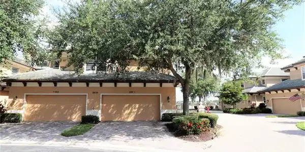 6435 MOORINGS POINT