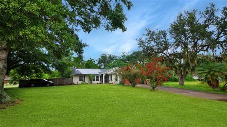 305 VINCENT DRIVE