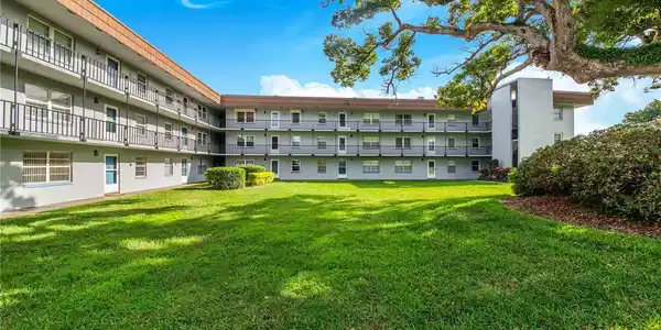 333 W LAKE HOWARD DRIVE