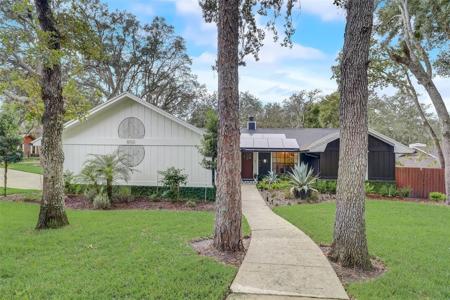 800 MAGNOLIA OAK COURT