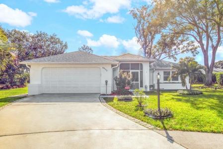 3532 E LINKS COURT