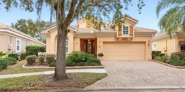 7 LAKESIDE WAY