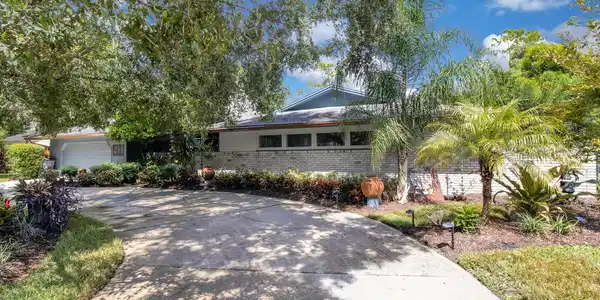 211 ROYAL OAKS CIRCLE