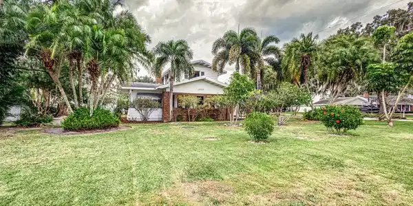 1935 N LAKE HOWARD DRIVE