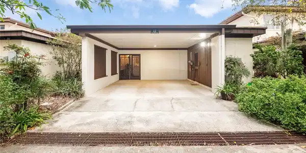 12 CASA LOMA WAY