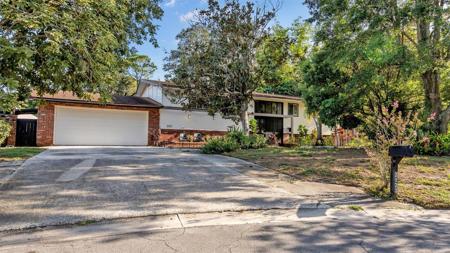 2123 LAKE BENTLEY COURT