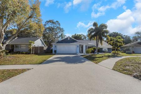 2195 CYPRESS POINT DR E
