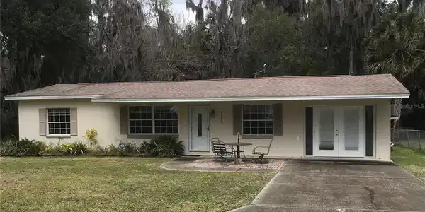 231 NW MAGNOLIA CIRCLE