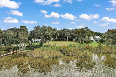 8818 LAKESHORE DRIVE