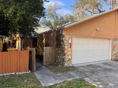 909 ROBINHOOD COURT
