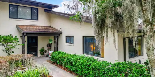 1637 SE PARADISE CIRCLE