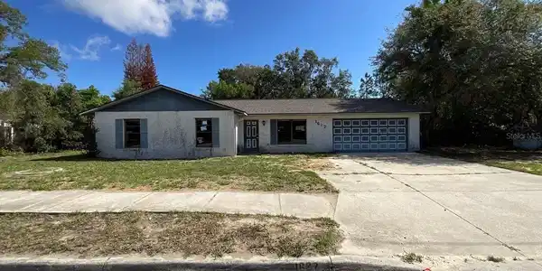 1627 SAXON BOULEVARD