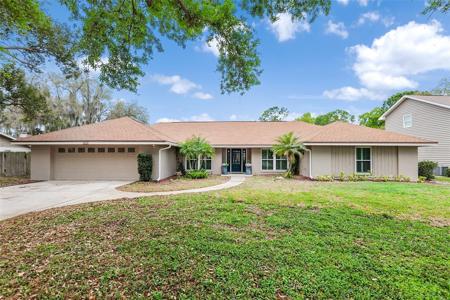 1119 CYPRESS POINT W