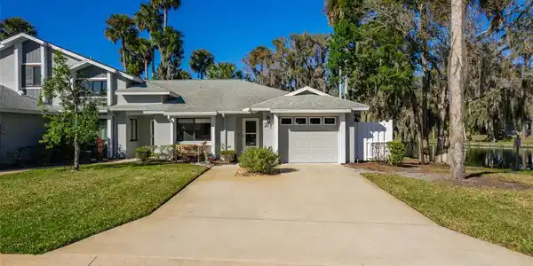 2 LAKE FOREST COURT N