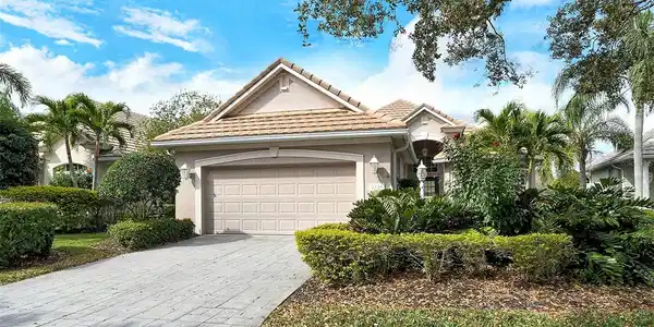 6525 OAKLAND HILLS DRIVE