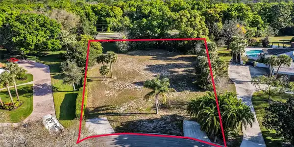 200 SWEETWATER CLUB PLACE
