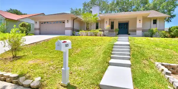 1923 MATTHEW COURT