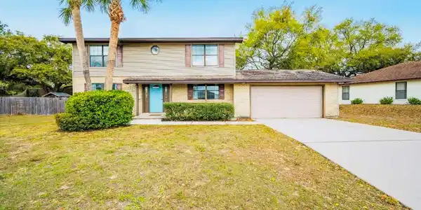 2607 CREST DRIVE