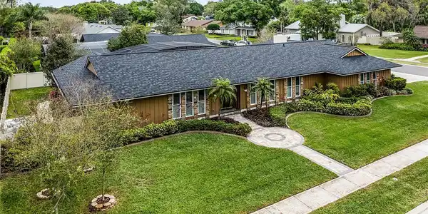 225 W SPRING LAKE DRIVE