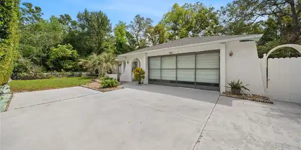 3194 DELTONA BOULEVARD