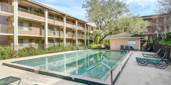 127 OYSTER BAY CIR