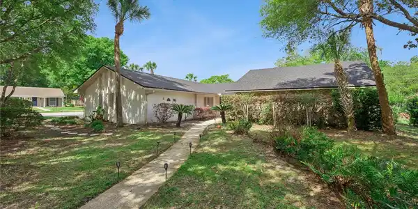 306 HICKORY DRIVE