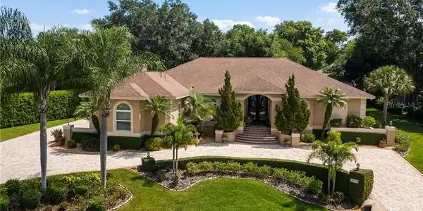 5110 LAKE IN THE WOODS