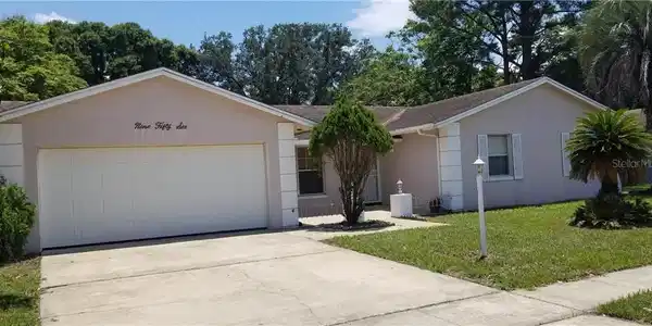 956 APPLE LANE
