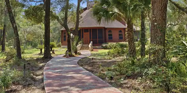 6850 ROUND LAKE ROAD
