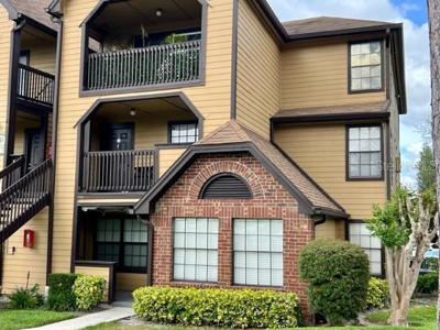 300 LAKEPOINTE DRIVE