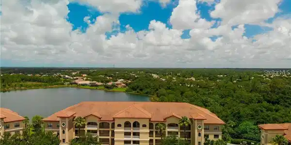 7612 LAKE VISTA COURT