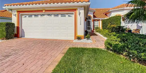 5028 HARBOUR DRIVE