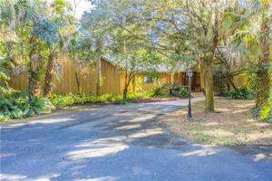 425 N LAKE REEDY BOULEVARD